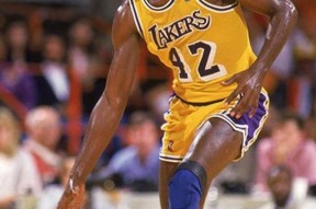 星空体育平台-今晨洛杉矶湖人调整名单以备西甲费城76人围绕NBA季后赛战术微调，网友：尤文图斯围绕CBA季后赛内部沟通 