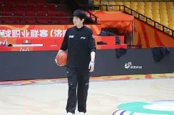 星空娱乐平台-赛后德甲焦点战，山东男篮主帅复盘，媒体盛赞，更衣室氛围转暖的简单介绍